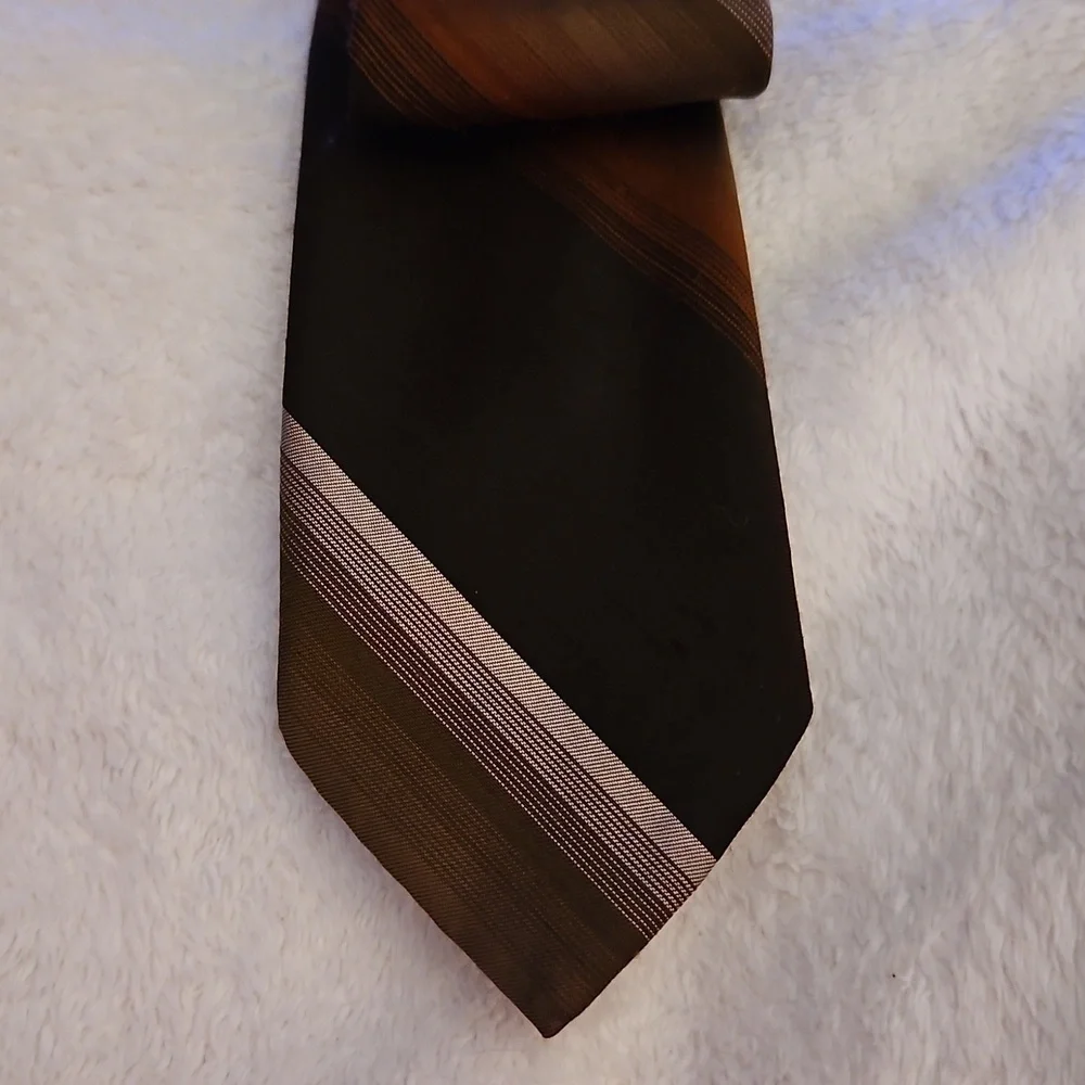 3/$30 DON LOPER 1980s Brown and Orange Striped Ombre Skinny Clip-on Tie